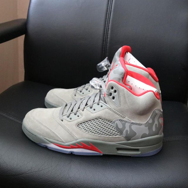 The pair of Nike Jordan 5 Retro P51 Camo on the account Instagram of @sneakers_loveur