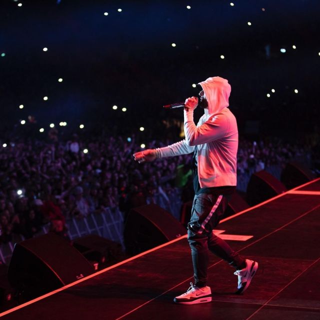 Les sneakers nike blanches et noires portées par Eminem sur le compte Instagram de @eminem