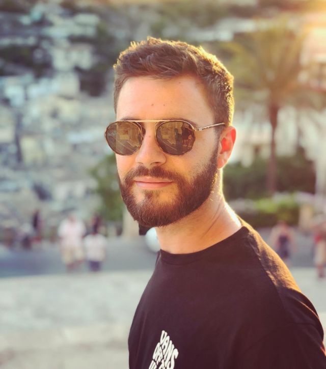 The sunglasses worn by Cyprien on his account Instagram @6pri1