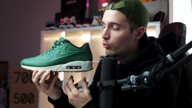 The pair of Nike Air Max 1 in the video MY ALL MY SNEAKERS Jimmy