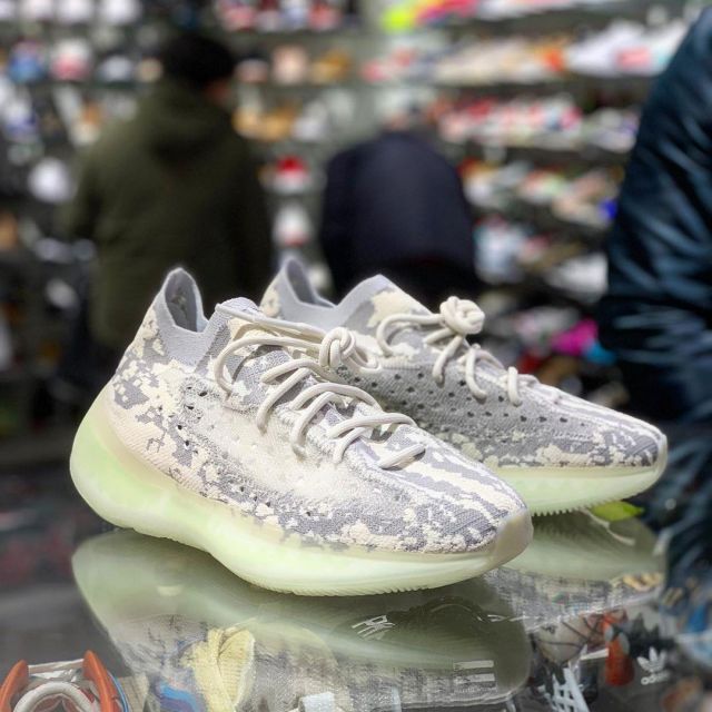 ims763 SEPATU ADIDAS YEEZY BOOST 380 ALIEN BLACK.