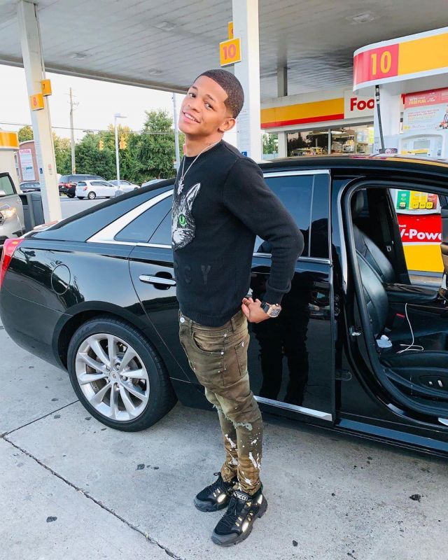 gucci flashtrek outfit