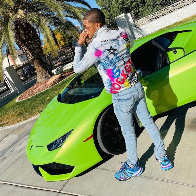 Balanciaga Track (bleu) de YK Osiris sur le compte Instagram de @ykosiris
