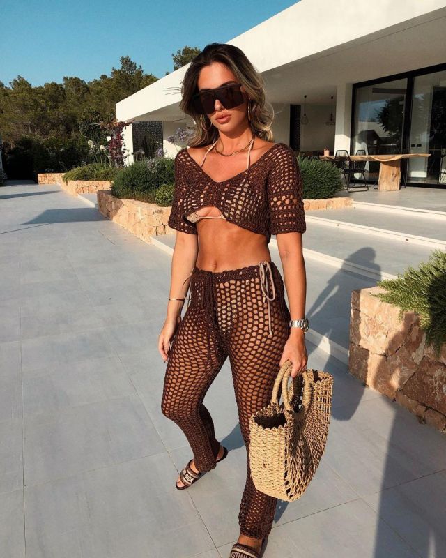Em­broi­dered Shoes of Tia Lineker on the Instagram account @tialineker