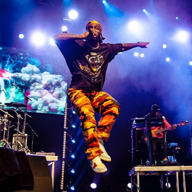 Sneakers Nike Jordan 1 Mid IS Fearless Home Chateau Red worn by Burna Boy on the account Instagram of @youssouf.f