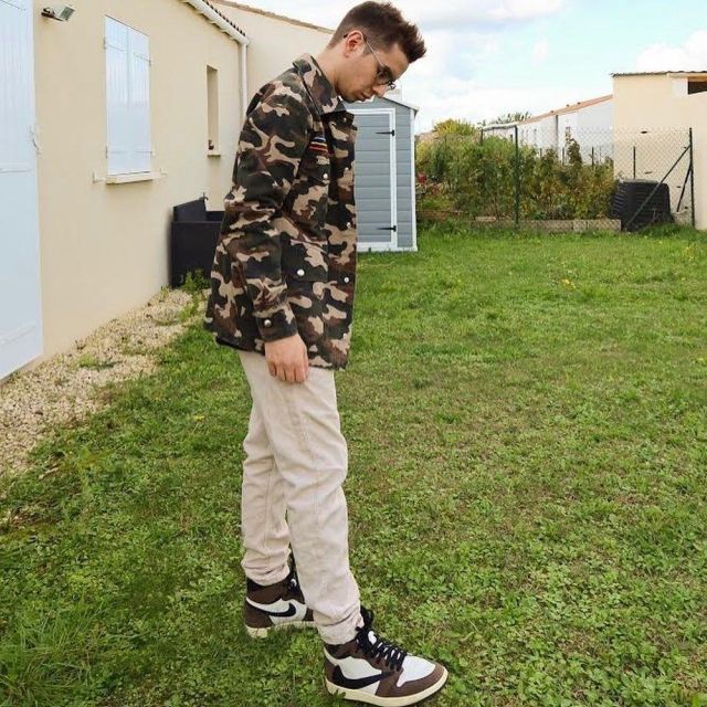 El par de nike usadas por @B2erus en la cuenta de Instagram de @b2erus__