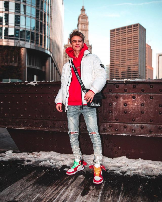 Sneakers Jordan 1 Retro High Off-White Chicago Giancarlo Purch account on the Instagram of @giancarlopurch