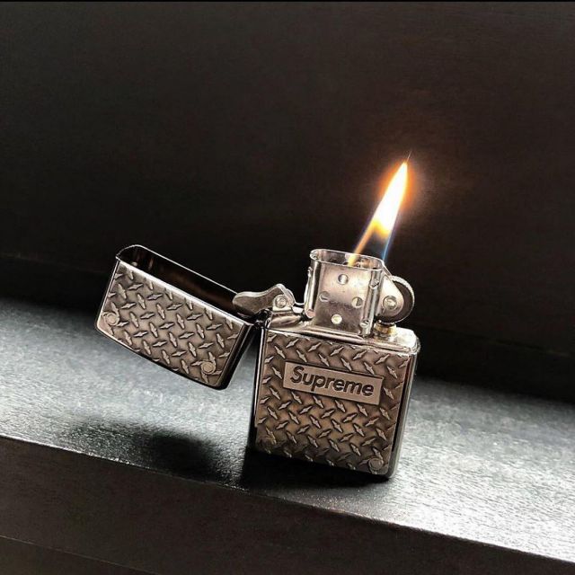 Supreme Zippo from @agora.france on the account Instagram of @agora.france