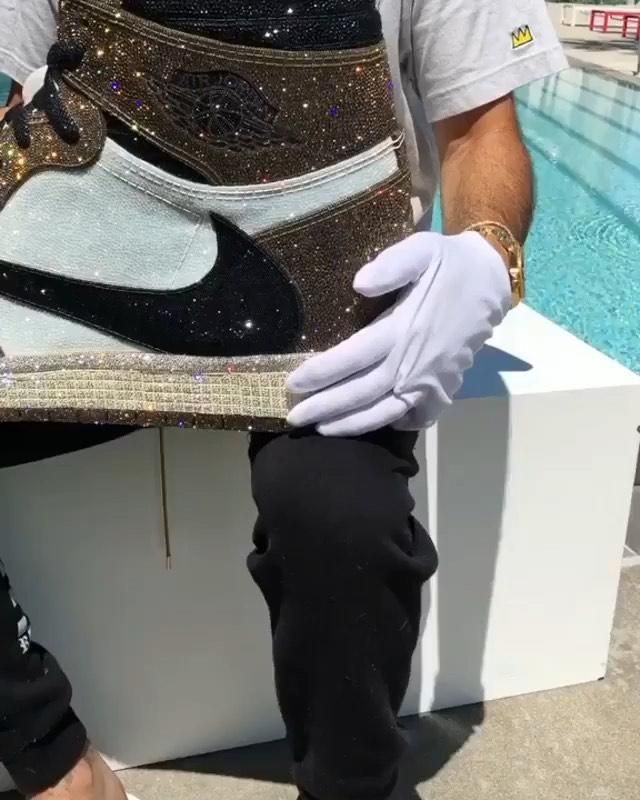 Jordan 1 Retro High Travis Scott en la cuenta de Instagram de @minicrep