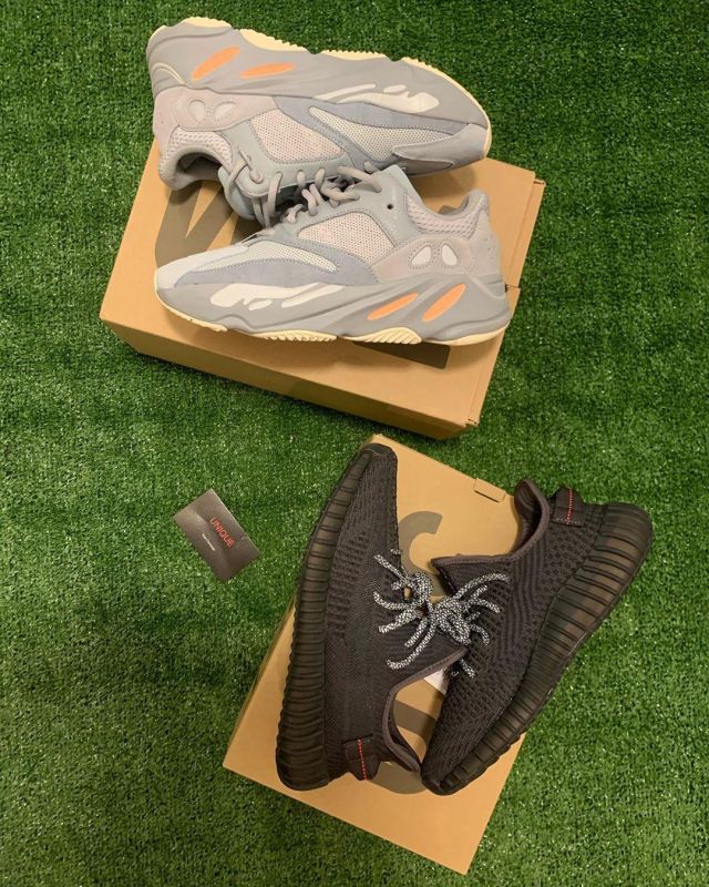 yeezy boost black chicago