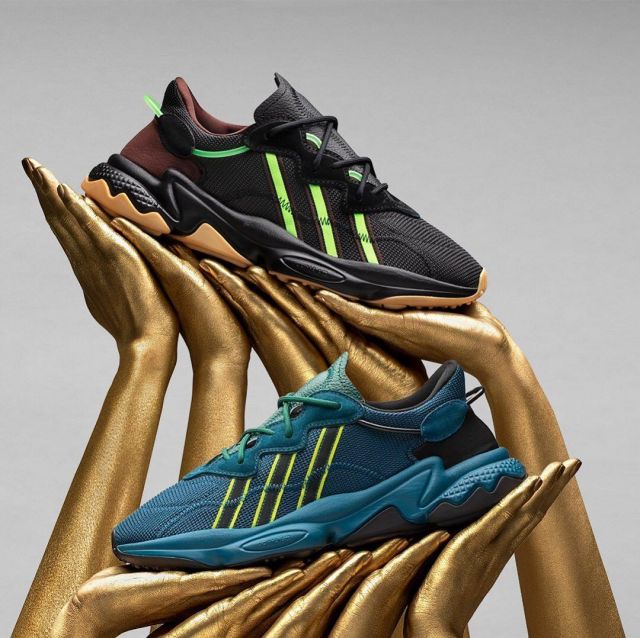 Sneakers adidas with black stripes neon yellow of Pusha T on the account Instagram of @kingpush