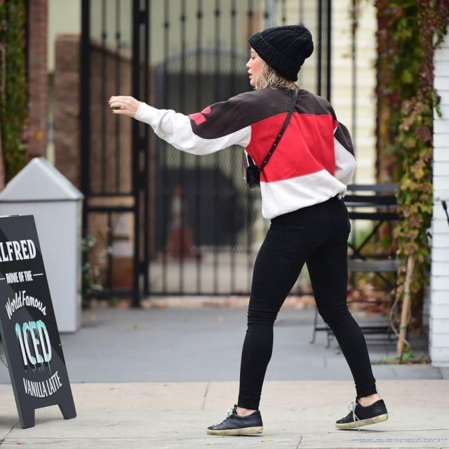 Free People Back to Ba­sics Chunky Knit Beanie worn by Hilary Duff Alfred Coffee December 14, 2019