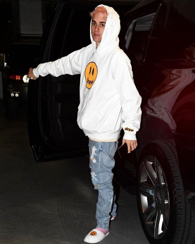 Drew House Hotel Slippers worn by  Justin Bieber Miami November 26, 2019