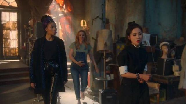 Pantalones de cuero negro usados en Marvel's Runaways Temporada 3 Episodio 1 Catherine Wilder (Angel Parker) Marvel's Runaways (S03E01)