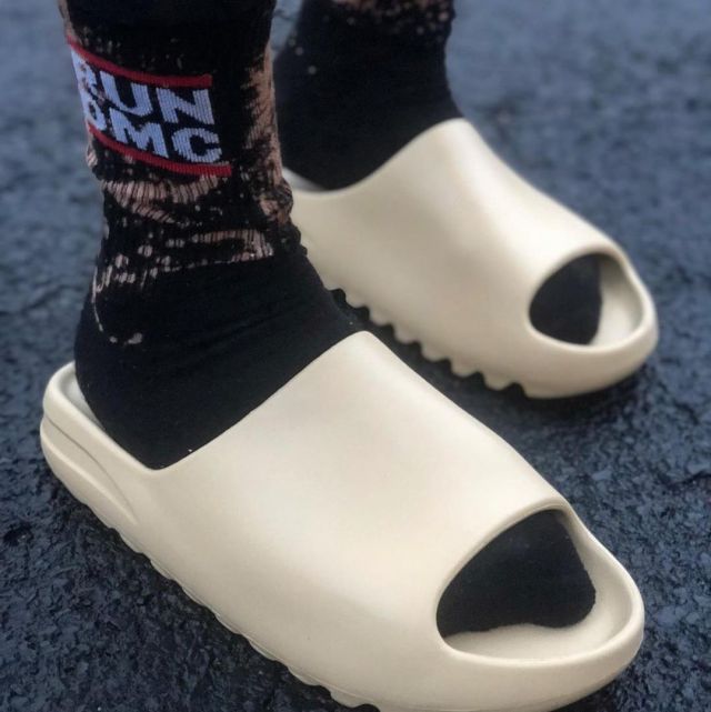 Yeezy Slide Resin US7 and US9 Mens Fashion Footwear.