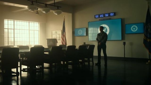 Samsung QLED Plat De 82 Pouces TV de Maverick (Tom Cruise) dans Top Gun: Maverick