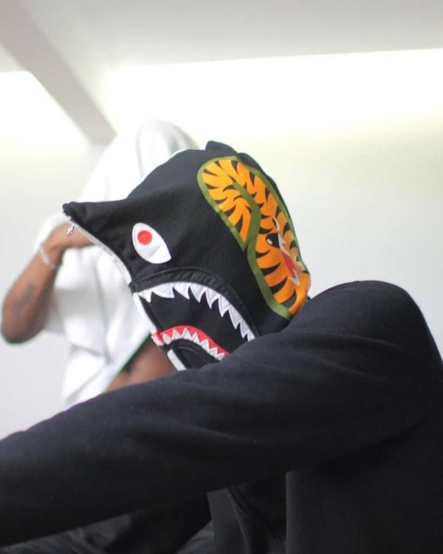 Bape Shark (two-tone) of Kodes on the account Instagram of @kodes7binks