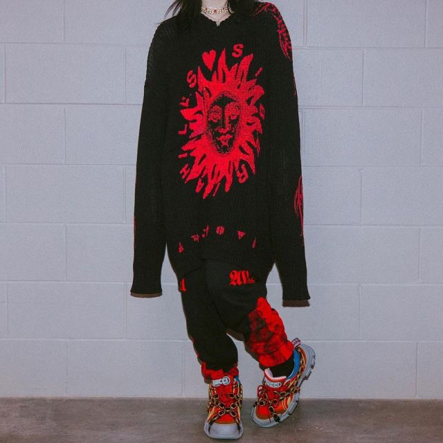 The big pair of chuassure red with stone Billie Eilish on his 