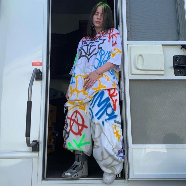 Pair white Billie Eilish account on the Instagram of @billieeilish