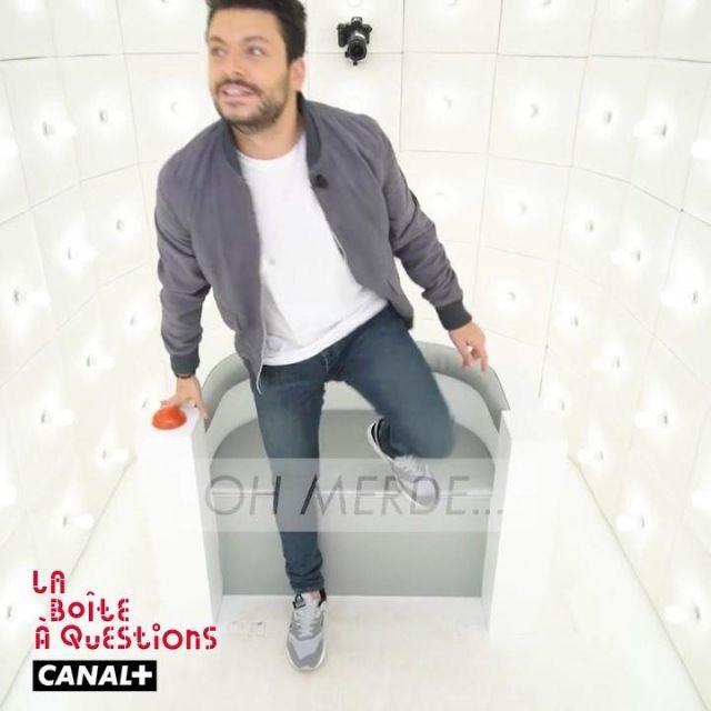 White t-shirt of Kev Adams account on the Instagram of @kevadams