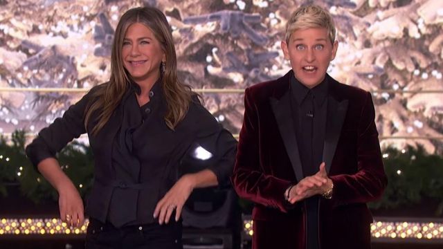 Blazer de terciopelo rojo con solapas negras de Ellen DeGeneres en The Ellen DeGeneres Show