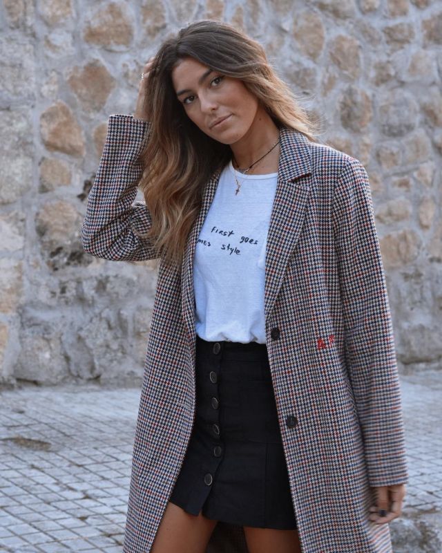 Black Den­im But­ton Front Skirt of Anna Ferrer Padilla on the Instagram account @annafpadilla