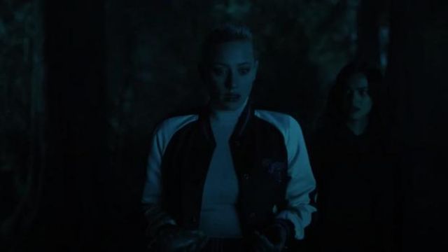 Cuello de tortuga solo rosa claro usado por Betty Cooper (Lili Reinhart) en Riverdale Temporada 4 Episodio 9