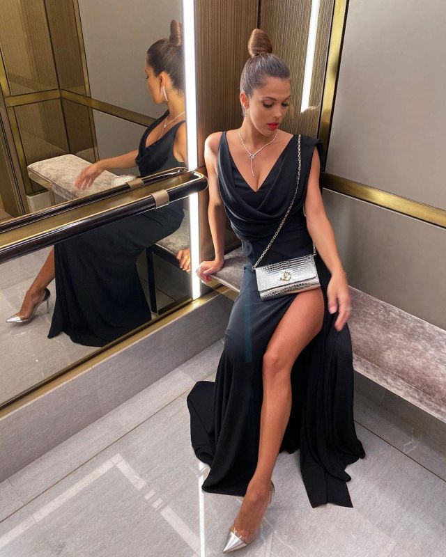 Les escarpins au bout pointu, argenté et transparent d'Iris Mittenaere sur le compte Instagram de @irismittenaeremf