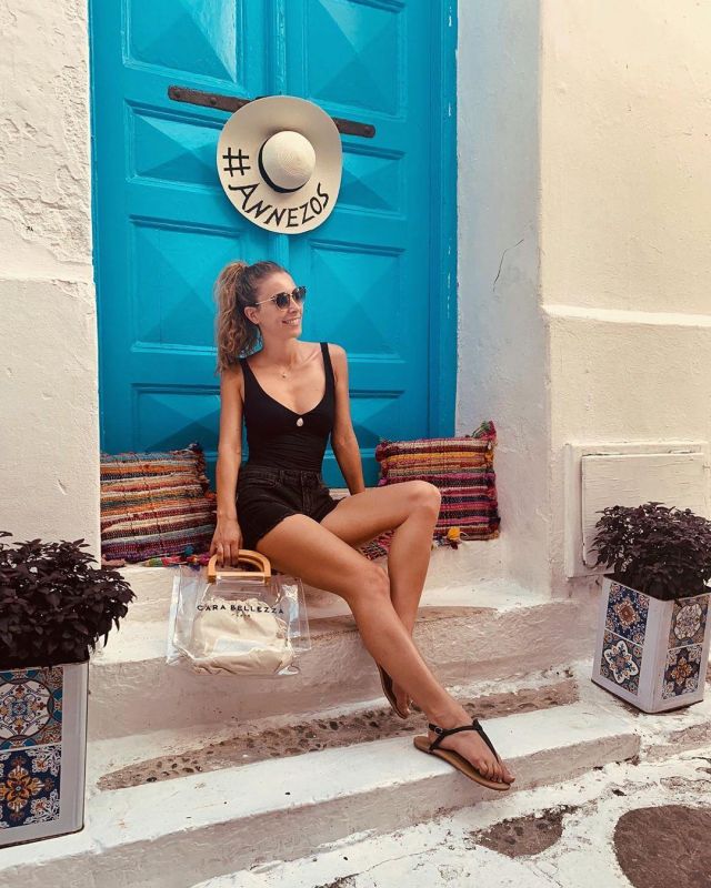 The denim black without the hem of Eva Colas on the account Instagram of @evacolasoff