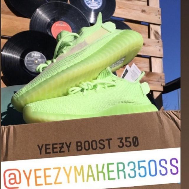 Adidas Yeezy Boost 350 V2 Glow sur le compte Instagram de @yeezymaker350ss