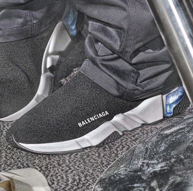 The pair of balenciaga worn by the model on the account Instagram of @caminotv