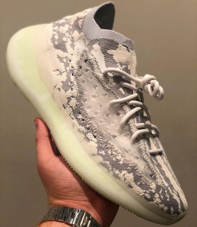 Does the Adidas Yeezy 350 V3 have a design 'Unique l IALCEEDODAO uniqueizes the 'exclusive' IALING u0026 on / U0026 / U0026)