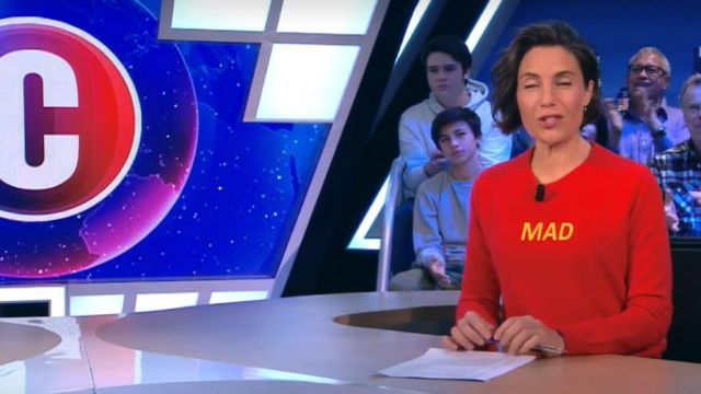 Le Pull rouge mad de Alessandra Sublet dans C'est Canteloup