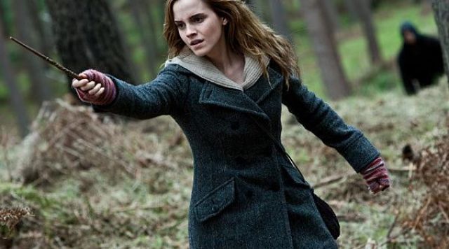 Le manteau de Hermione Granger (Emma Watson) dans Harry Potter et les reliques de la mort