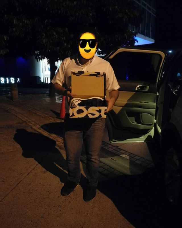 adidas ultra boost core black  grey six  shock cyan