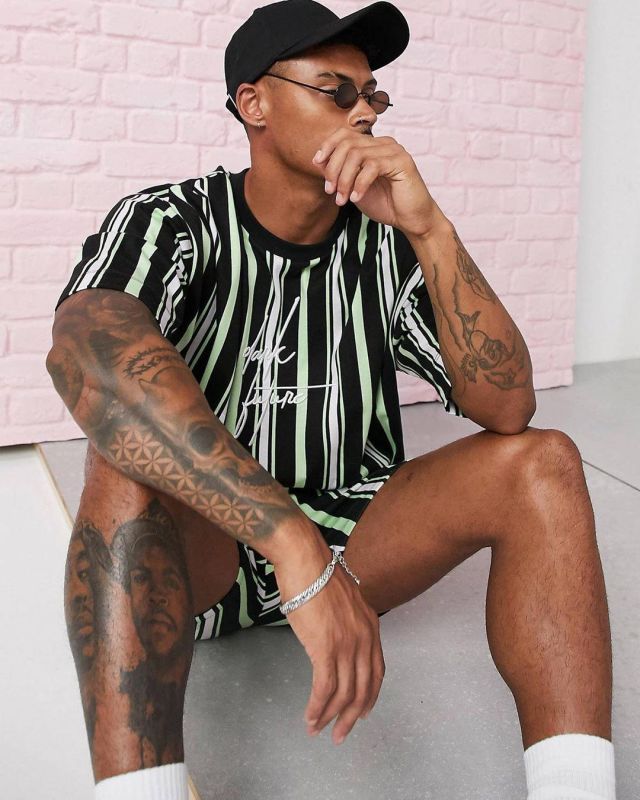 Tshirt oversize stripé asos black and lime, worn by tyrone clarke on the account Instagram of @asos_ty