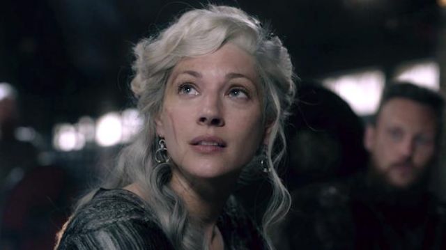 The earrings of Lagertha (Katheryn Winnick) in Vikings S06E01