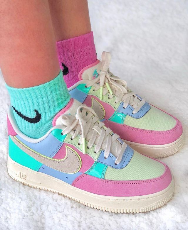 Air Force 1 Low Easter (2018) on the account Instagram of @rebeccahyldahl