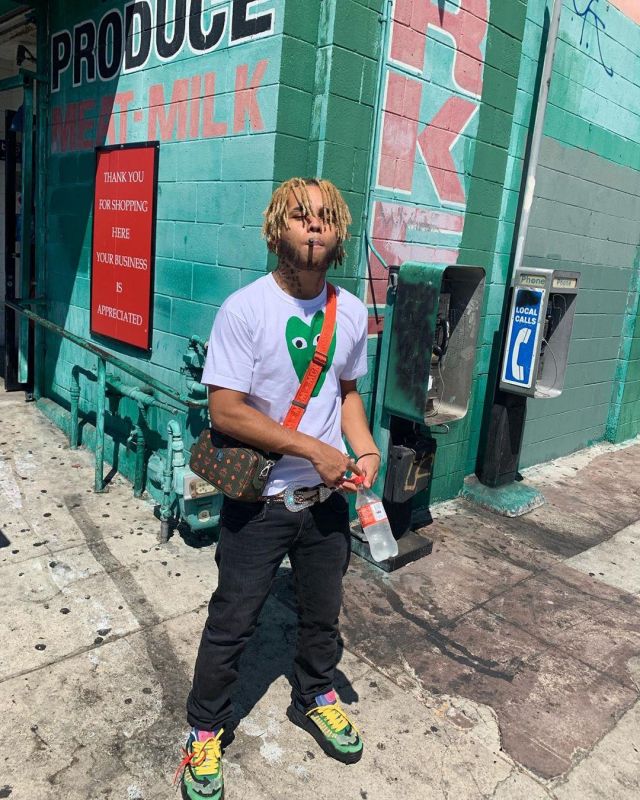 Off-White Sneakers to Inserts and Contrasting worn by Zola on his account Instagram @binkszola