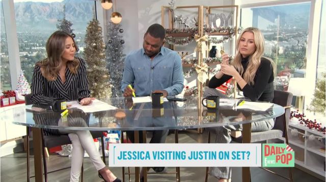 Halogène Noir, un Pull à col Roulé porté par Morgan Stewart sur E! News 17 Décembre 2019