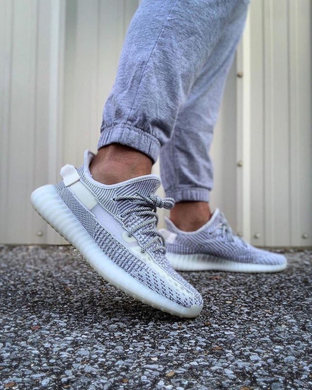 yeezy static reflective outfit