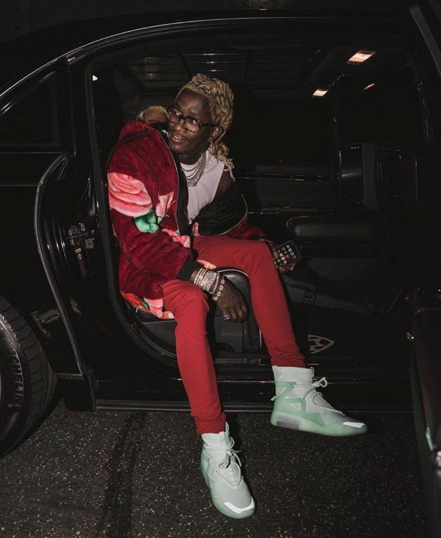 Les sneakers grises froides portées par Young Thug sur le compte Instagram de @youngthug