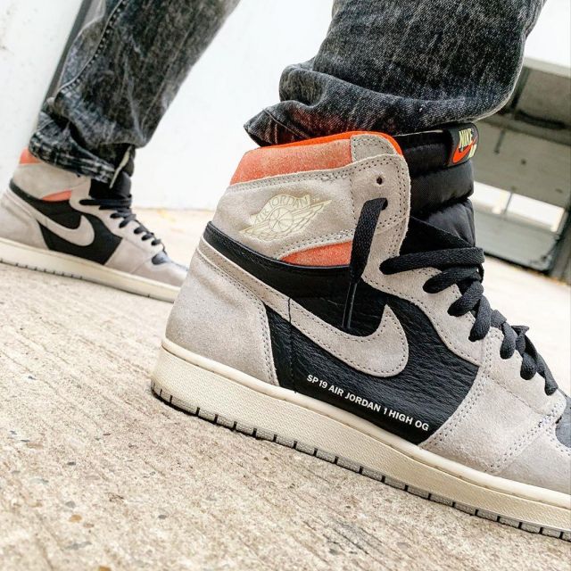 air jordan 1 retro high neutral grey hyper crimson