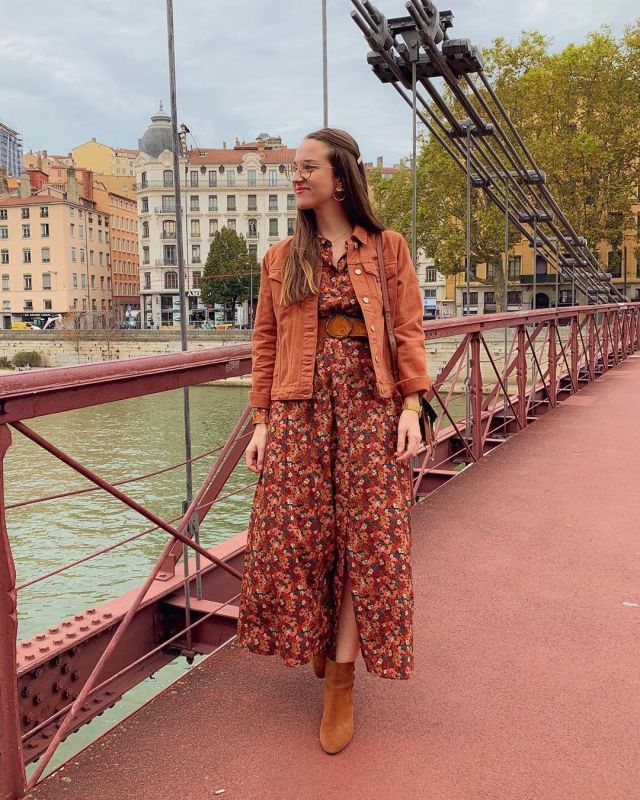 Dress in floral print worn by Marion on the account Instagram of @marion_joliecanaille