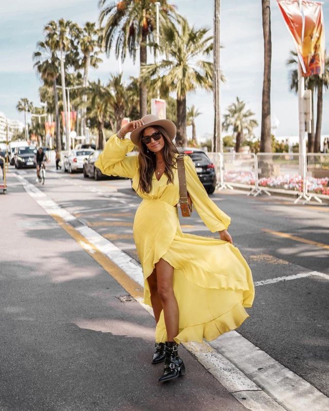 Yellow dress split in June on the account Instagram of @junesixtyfive