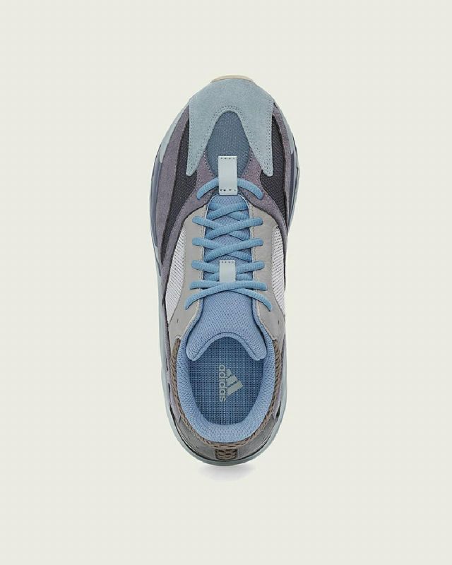 yeezy 700 carbon blue outfit