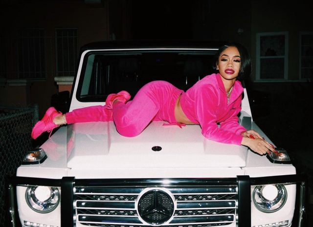 The tracksuit velour worn by Saweetie on the account Instagram of @saweetie