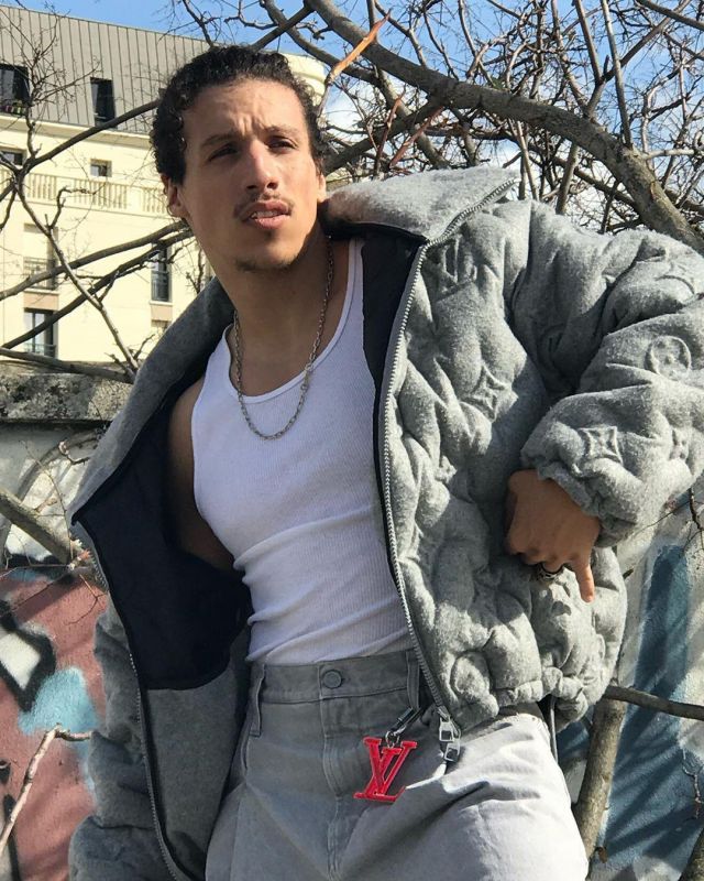 The jacket of Rilès on the account Instagram of @0riles