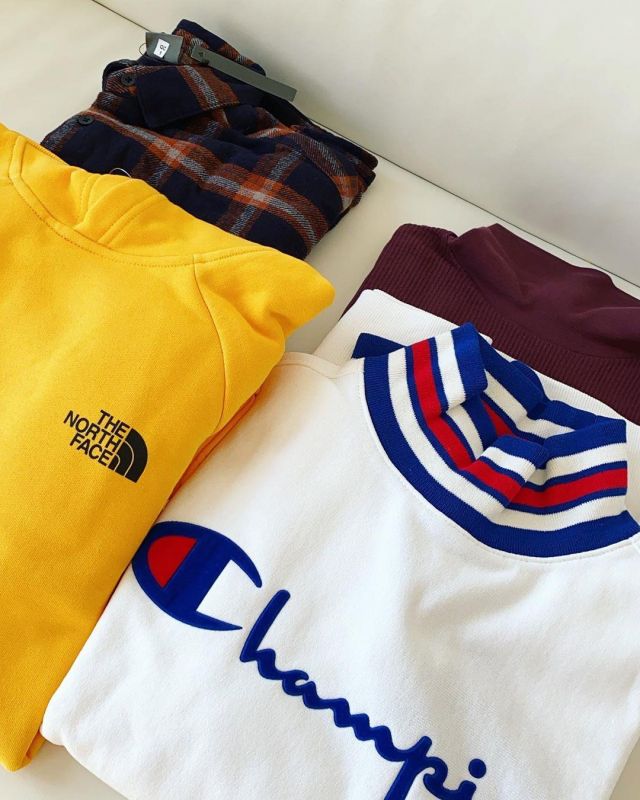 Sweater turtleneck bordeau worn by thomas suissa on the account Instagram of @asos_thomas