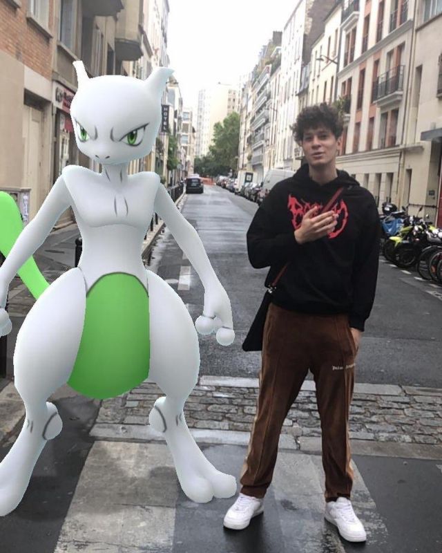 Jogging Palm Angels brown worn by Sirap on the account Instagram of @sirapxv